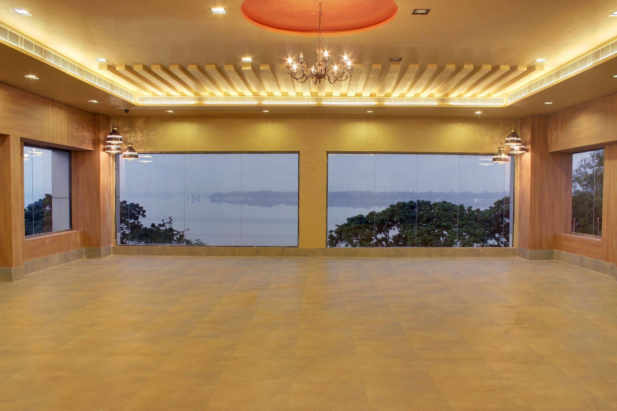 ​Justa Hyderabad Hotel Kültér fotó